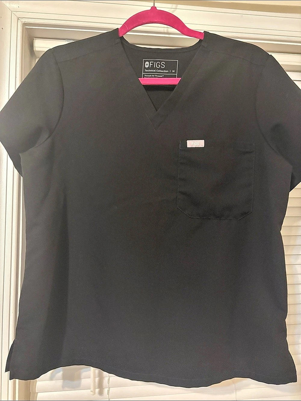 FIGS Technical Collection V-Neck Scrub Top Catarina Petite